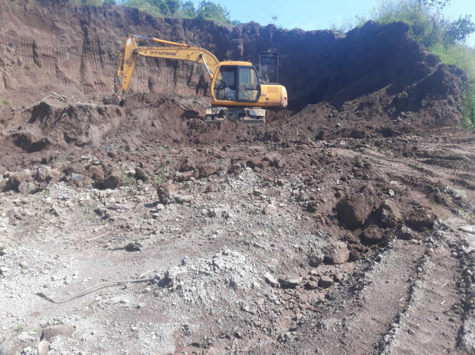 Khu vực km 54 quốc lộ 14, đoạn qua xã Chư KPô nơi đang múc đất xảy ra sự việc