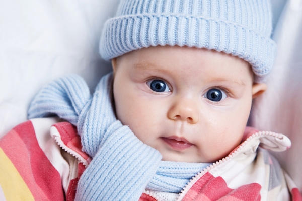 Không nhất thiết phải tắm thường xuyên cho trẻ, nhất là trong những ngày lạnh. Ảnh: minh họa