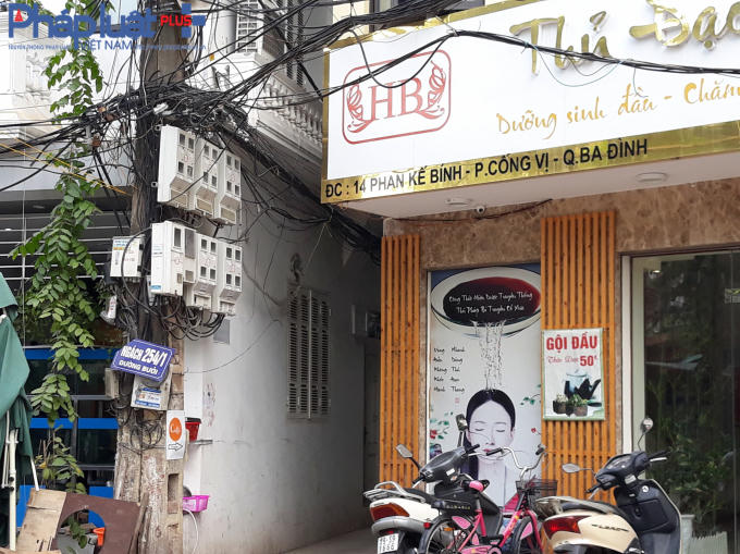 Cạnh một cửa hàng có địa chỉ số 14 Phan Kế Bính lại là ngách 254/1 đường Bưởi.