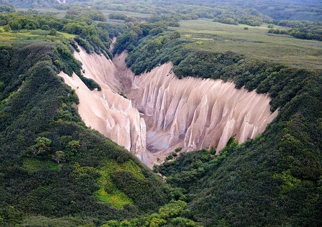 Vẻ đẹp kỳ ảo của thung lũng đá trắng.