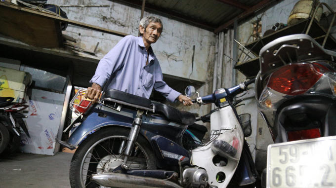 Buổi tối về ông Phải giữ xe từ 5-9h tối ở chung cư nơi ông sinh sống.