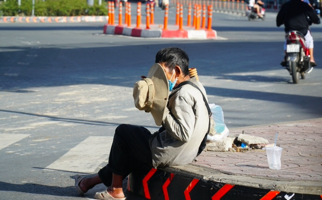 Hà Nội đưa người ăn xin, lang thang vào cơ sở trợ giúp xã hội.