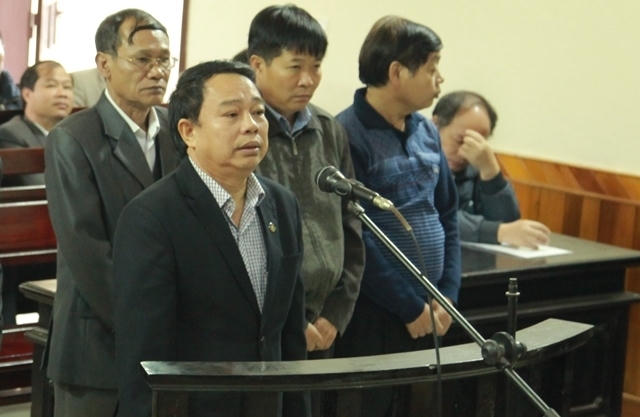 Nguyên chủ tịch UBND huyện Kỳ Anh trước vành móng ngựa.