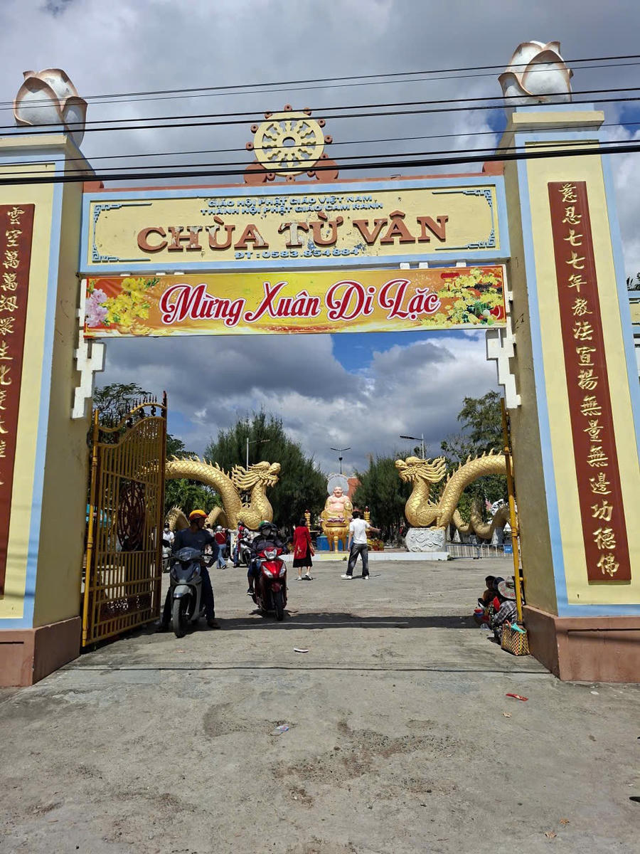 Chùa Từ Vân có kiến trúc độc đáo, được làm từ vỏ ốc