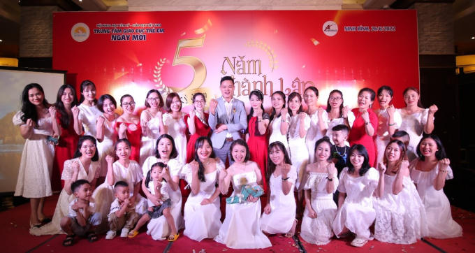 Trung tâm Hỗ trợ Giáo dục Trẻ em Ngày Mới đã có 3 cơ sở tại 3 tỉnh thành bao gồm: NewDay Hà Nội, NewDay Nghệ An, NewDay Hà Tĩnh với tổng số hơn 200 học sinh, hơn 50 cán bộ, giáo viên, trị liệu viên; mỗi năm có hơn 1000 lượt học sinh được đánh giá và tư vấn tâm lý.