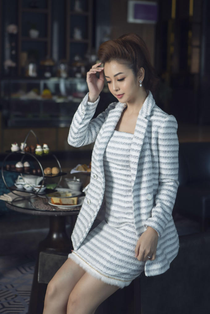 Jennifer Phạm thanh lịch cuốn hút trong BST mới