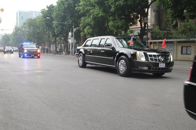 Đoàn xe Cadilac One di chuyển tới Phủ Chủ tịch.