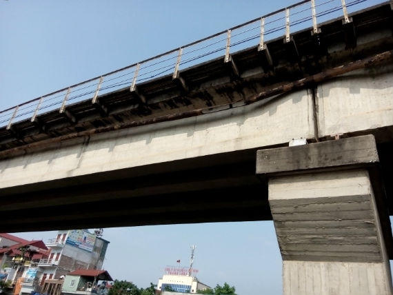 Nhiều đoạn ống thoát nước, đường kính to đã bị ăn mòn mục nát.