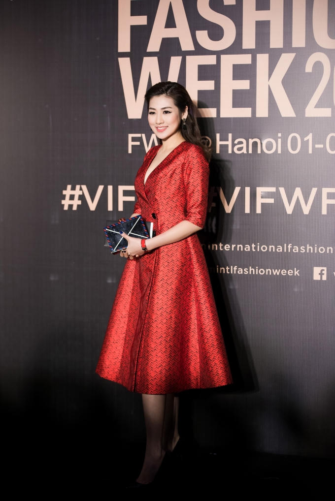 D&agrave;n người đẹp HHVN 2016 g&acirc;y &lsquo;n&aacute;o loạn&rsquo; thảm đỏ thời trang