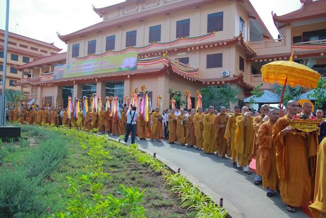 Đông đảo Phật tử các đạo tràng gần xa gần đã đến tham dự.