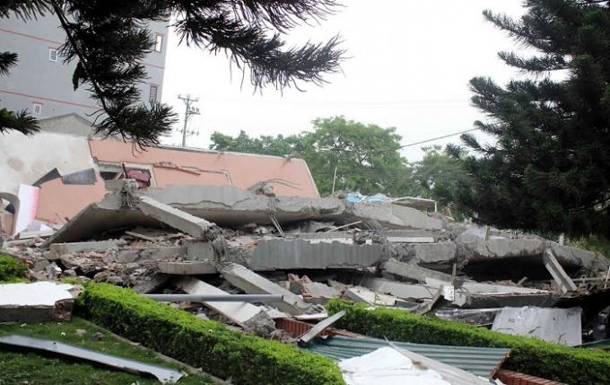 Hiện trường vụ đổ sập ngôi nhà 5 tầng trong chốc lát khiến 6 người thương vong.