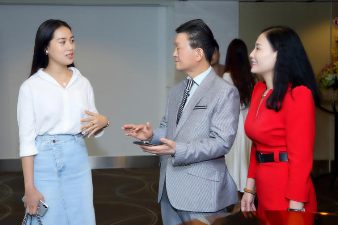 Doanh nhân người Hàn Quốc 조재영 (Jo Jae Yeong)  – Giám đốc công ty 해피하이 수소수  và mẹ ruột của Sund – Bà Thanh Nga.