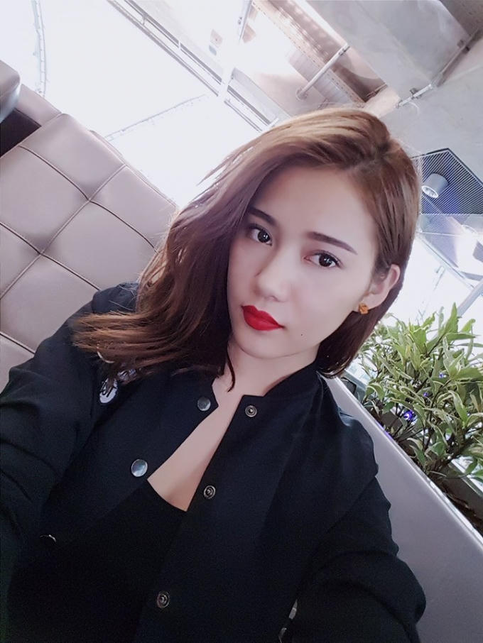Cô cũng là thế hệ hotgirl đầu tiên cùng thời với Sam và Kelly.