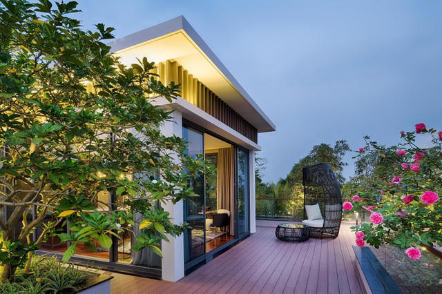 Ông Nguyễn Văn Đính, Phó chủ tịch Hội Môi giới Bất động sản Việt Nam lạc quan cho rằng, một vài phân khúc sẽ giao dịch trở lại sôi động ngay trong tháng 5. Ảnh chụp tại Khu đô thị Ecopark