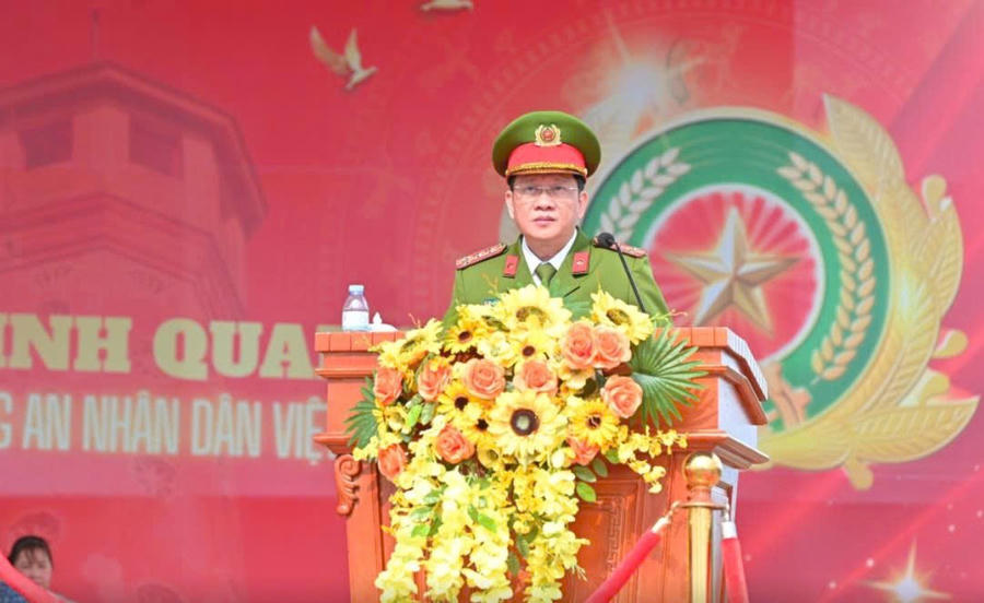 Đại tá Trần Đình Đức, Phó Tư lệnh CSCĐ (Bộ Công an) phát biểu giao nhiệm vụ.