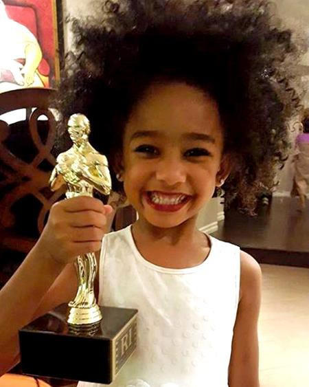 Viola Davis có thể cảm thấy hết sức tự hào khi cô con gái Genesis Tennon đã hoá trang thành chính mình trong khoảnh khắc nhận được tượng vàng Emmy danh giá.