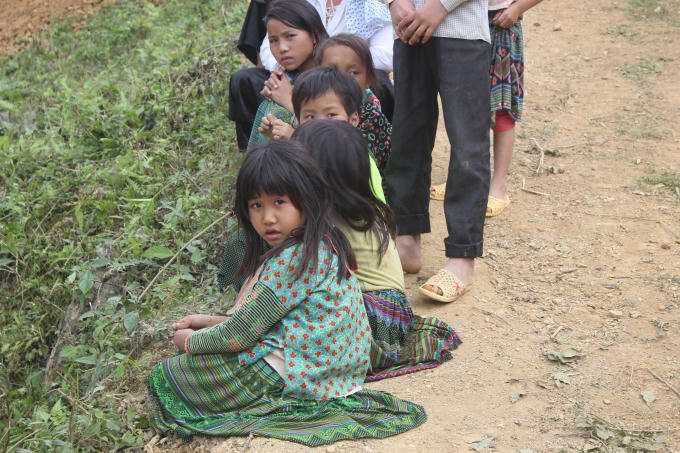 Điểm trường Huổi Phô cùng các em học sinh - xã Sam Kha - Sốp Cộp