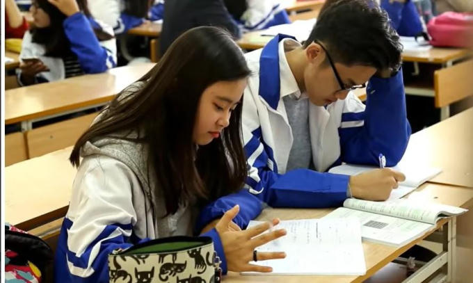 Học sinh trường THPT chuyên Sư phạm Hà Nội. (Ảnh chụp trước 27/4)