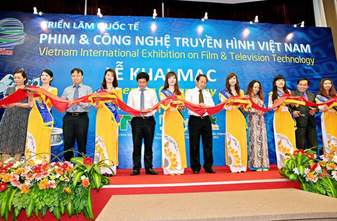 Các chương trình biểu diễn hấp dẫn liên tục được tổ chức tại khu gian hàng của VTV: Casting Siêu mẫu nhí; Ghi hình chương trình Phút Tám 9; Ngày trải nghiệm VTV7; Bữa trưa vui vẻ…