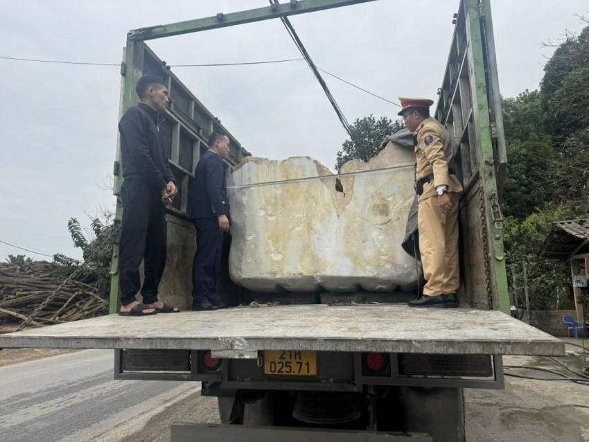 Lô đá hoa khối lượng lớn bị phát hiện không có giấy tờ chứng minh nguồn gốc, xuất xứ.