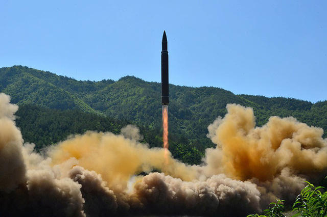 Một vụ thử tên lửa của Triều Tiên (Ảnh: Reuters)