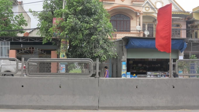 Mộ số vị trí qua địa bàn thị trấn Cầu Giát, huyện Quỳnh Lưu cũng bị tháo dỡ không thương tiếc.