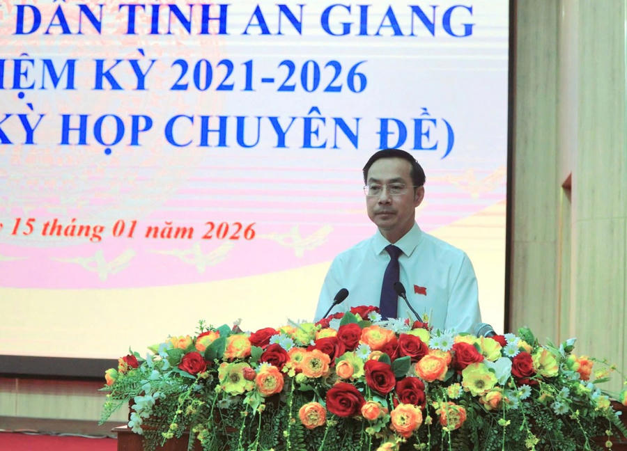 Phó Bí thư Thường trực Tỉnh ủy, Chủ tịch HĐND tỉnh An Giang Nguyễn Thanh Nhàn phát biểu tại kỳ họp