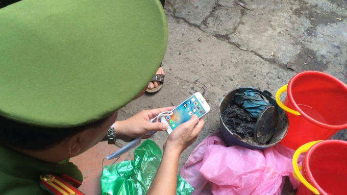 Nhiều vật dụng được cho là vải được tìm thấy dưới nền nhà số 5 Đặng Dung.