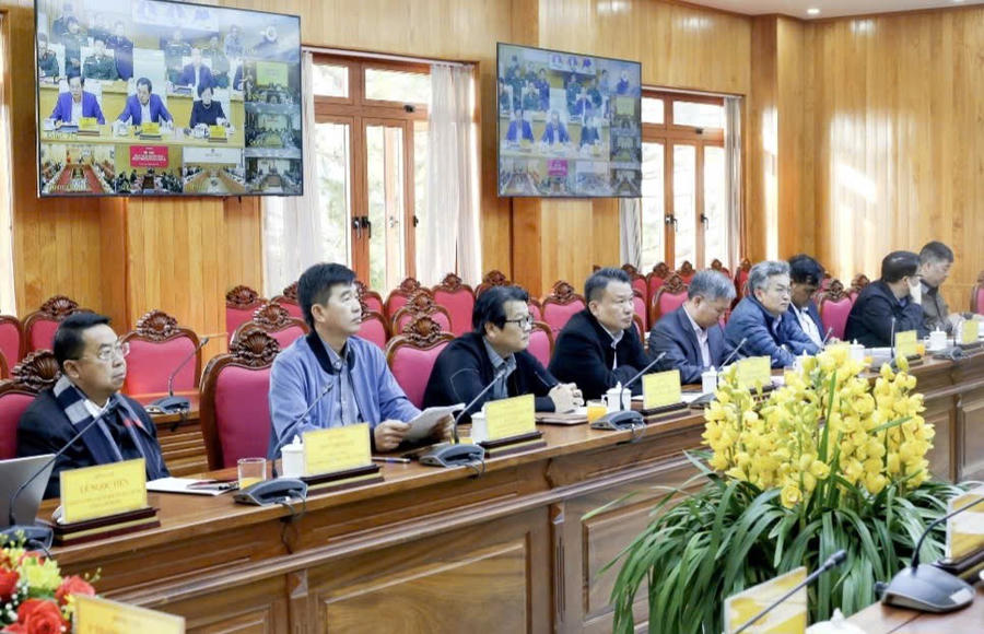 Lãnh đạo các sở, ngành tham dự tại điểm cầu tỉnh Lâm Đồng. Ảnh: P.K