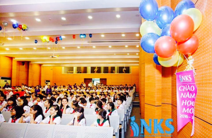 Giờ học, vui chơi và đội ngủ giáo viên nhà trường.