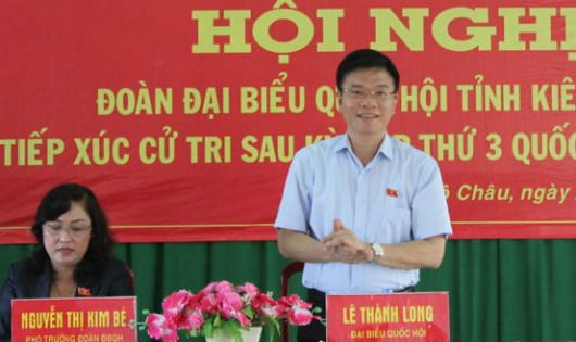 Bộ trưởng L&ecirc; Th&agrave;nh Long giải đ&aacute;p vấn đề 'n&oacute;ng' cho cử tri Ki&ecirc;n Giang