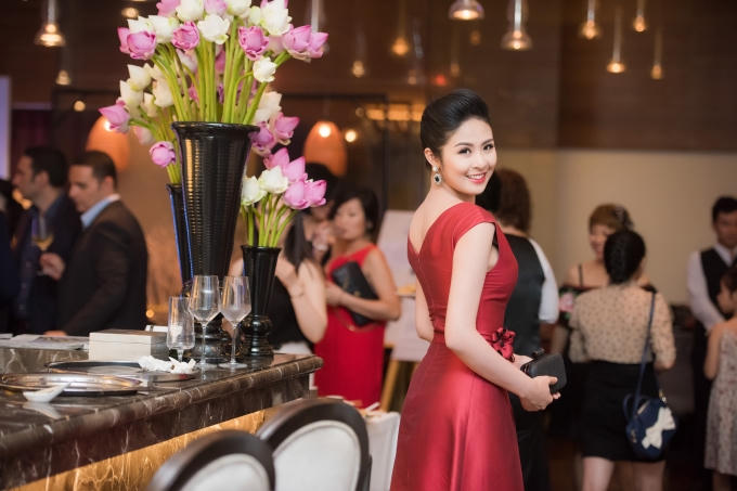 Ngọc Hân thanh lịch, Thụy Vân trễ nải vòng 1