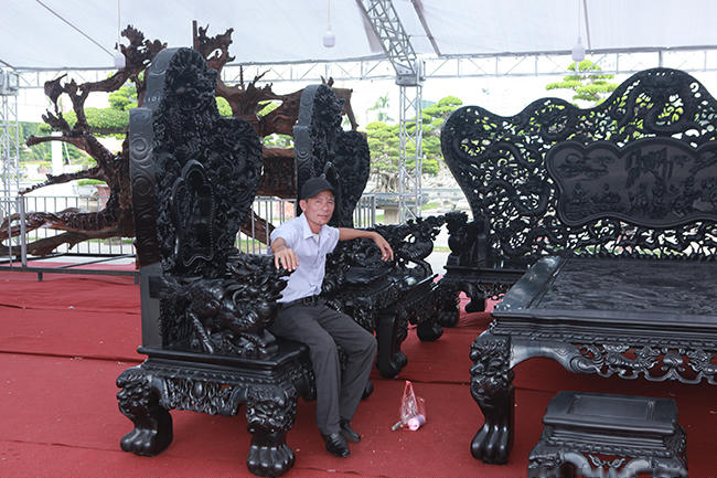 dai gia thanh hoa &amp;quot;vac&amp;quot; bo sieu ban ghe 27 ty di trien lam hinh anh 5