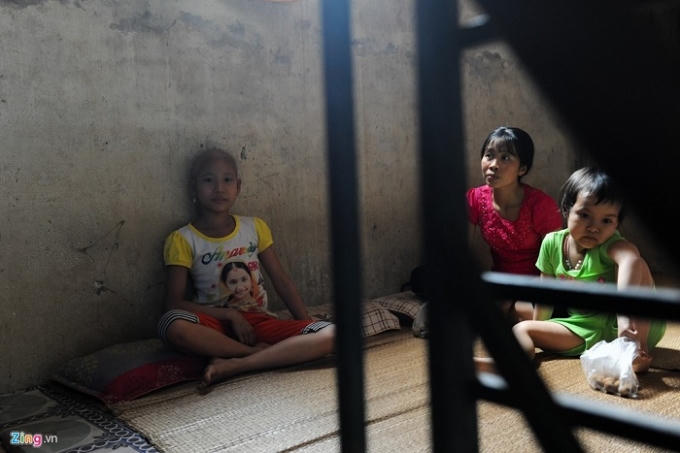 Những bệnh nhân chạy thận hay ung bướu còn được ông giảm giá xuống 10.000 đồng. Những người thiếu tiền viện phí được ông cho vay không lấy lãi.