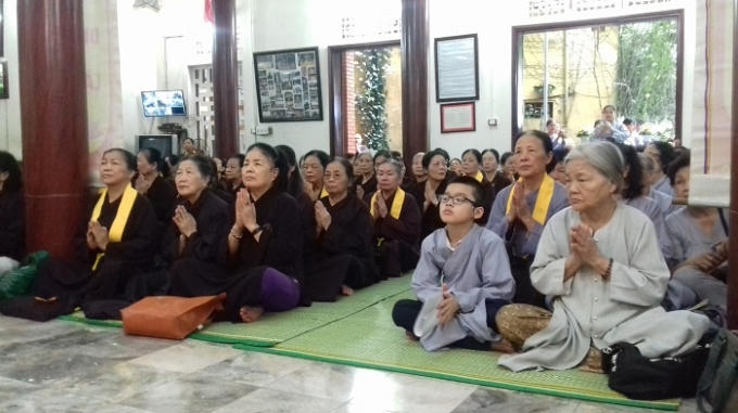 Không khí nghiêm trang, thành kính tại đại lễ Phật đản.