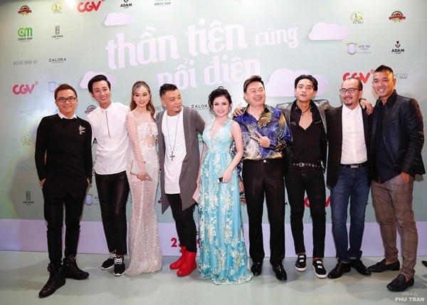 Janny Thủy Trần diện đầm xanh nổi bật chúc mừng ekip đoàn phim “Thần tiên cũng nổi điên”