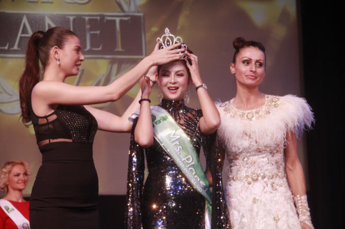 Vợ diễn vi&ecirc;n Th&agrave;nh Được đạt giải &Aacute; hậu 1 tại cuộc thi Mrs. Planet 2017