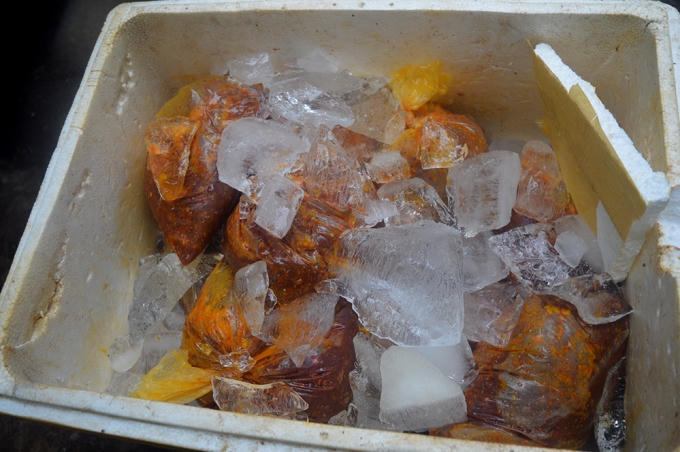 Số thịt "bẩn" này được bỏ mối cho các quán ăn, bún bò.