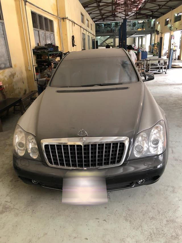 Theo một số nguồn tin, đó là chiếc Maybach 62 và được cho là nằm trong lô xe nhập lậu từng bị cơ quan chức năng tịch thu vào tháng 5/2013.
