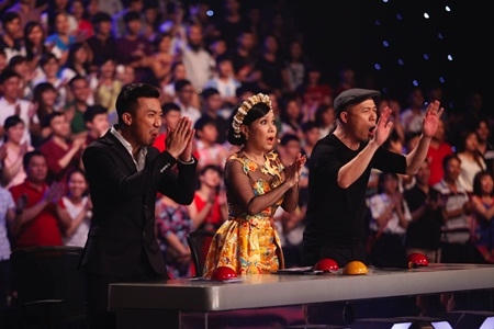 Bộ 3 giám khảo hò hét, phấn khích với tiết mục của Trọng Nhân.