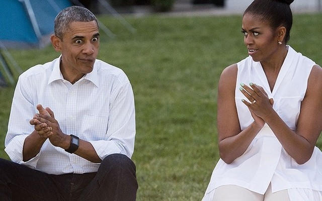 Tổng thống Obama tham gia sự kiện “Lets Move” hôm 30/6/2015, trong lúc vỗ tay theo nhạc, đột nhiên ông Obama trợn mắt và méo mồm để làm không khí thêm vui vẻ.