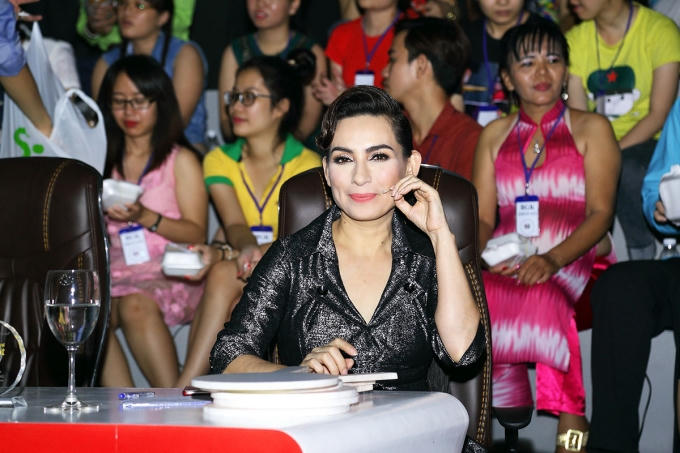 Ca sĩ Phi Nhung
