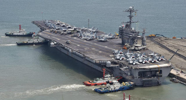 Tàu sân bay năng lượng hạt nhân USS George Washington của Mỹ.(Ảnh: AFP)