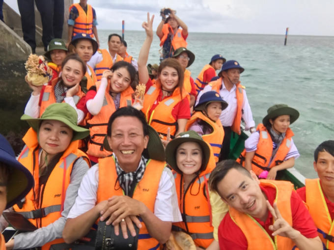 Sau chuyến đi này, Việt Quang tập trung thời gian vào việc tập luyện và thu âm ca khúc mới.