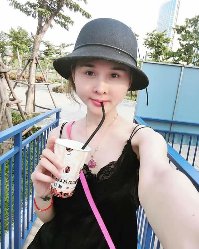 Mai Anh thu&ecirc; lu&ocirc;n em trai m&igrave;nh l&agrave;m việc cũng l&agrave; một c&aacute;ch để gi&uacute;p đỡ em.