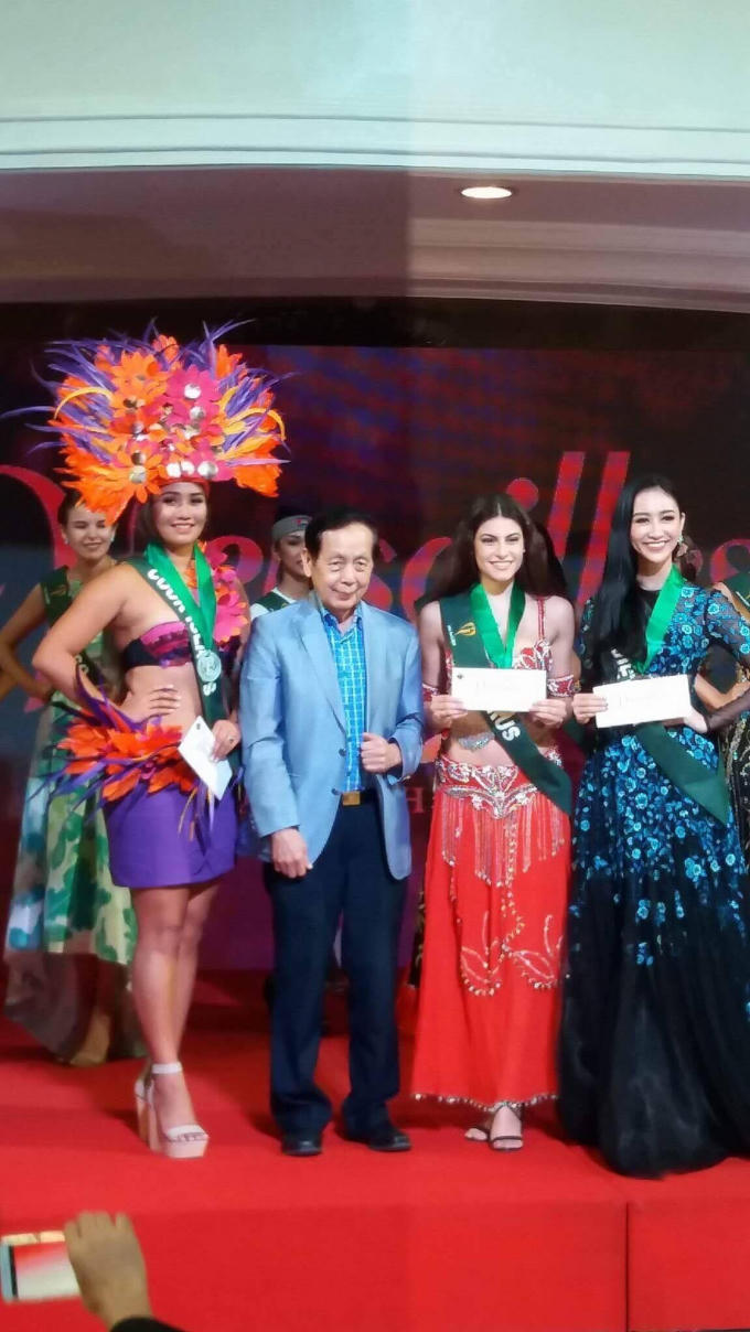 H&agrave; Thu gi&agrave;nh th&agrave;nh t&iacute;ch đầu ti&ecirc;n tại đấu trường Hoa hậu Tr&aacute;i Đất 2017