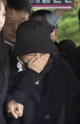 Bà Choi Sun-sil, “người em gái” lâu năm của Tổng thống Park Geun-hye, trung tâm của “cơn rung chấn” trên chính trường Hàn Quốc.