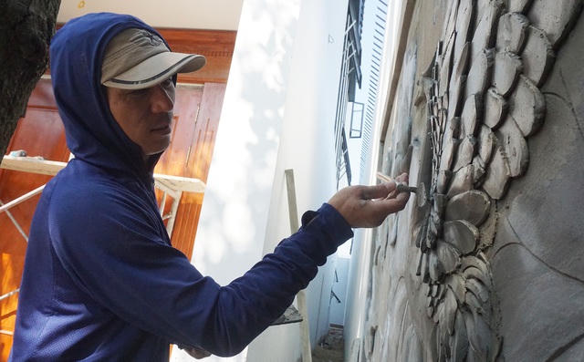 Trong khi đó, người đồng nghiệp Thái Doãn Tăng phụ trách phần tạo hình những con chim hạc.