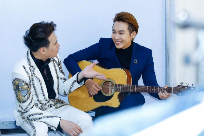 Thái Châu ganh tị Nguyễn Hưng khoe body chuẩn ở tuổi 63