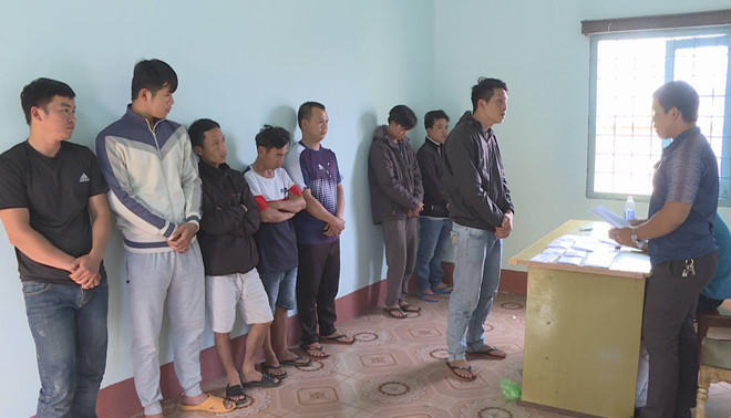 Các đối tượng bị tạm giữ.